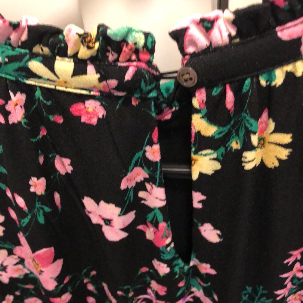 Riley & Rae flower dress. - Picture 4 of 8